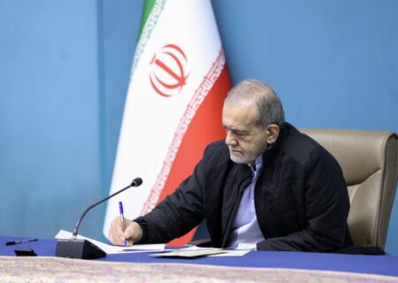 پزشکیان: قهرمانی تیم ملی والیبال نوجوانان، جلوهای از استعداد و خودباوری است