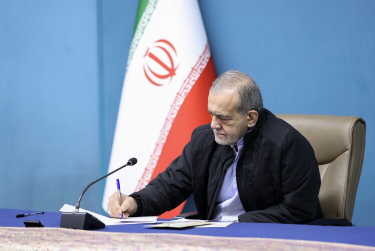 پزشکیان: قهرمانی تیم ملی والیبال نوجوانان، جلوهای از استعداد و خودباوری است