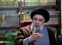 روحانیت کنار مردم جذاب است نه در استادیوم!