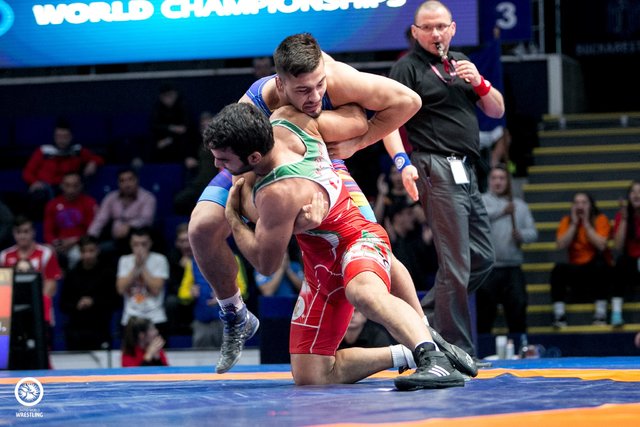 صعود احمدی و صیدی به فینال کشتی فرنگی جوانان جهان