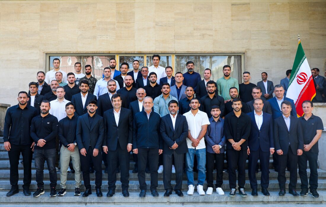 تجلیل از قهرمانان ملیپوش کشتی با حضور رئیسجمهور