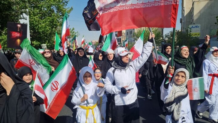 جامعه ورزش بانوان در رزمایش «دختران جانفدای ایران» حضور یافتند