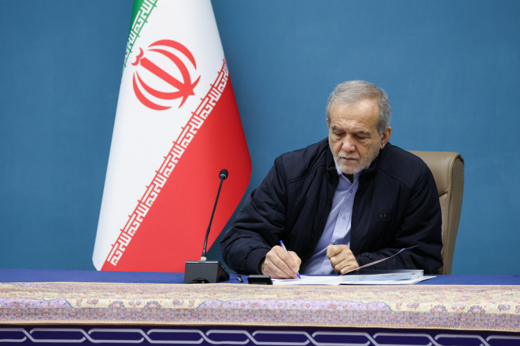 دکتر پزشکیان قهرمانی مقتدرانه تیم کشتی فرنگی نوجوانان در آسیا را تبریک گفت