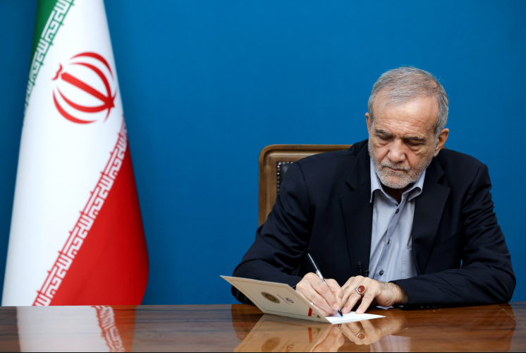 پیام تبریک پزشکیان در پی قهرمانی تیم ملی وزنه‌برداری جوانان ایران