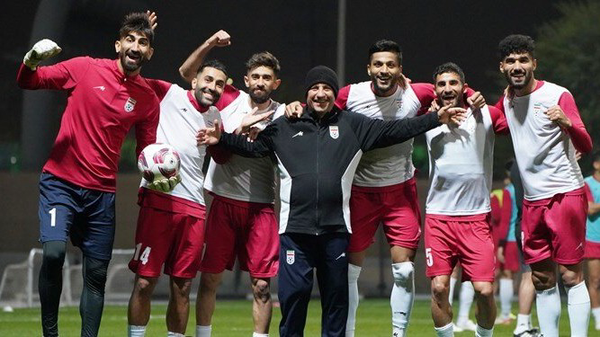 مجوز فیفا به قلعهنویی برای دعوت از بازیکنان خارجی